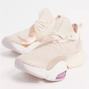 NIKE WOMEN'S AIR ZOOM SUPERREP